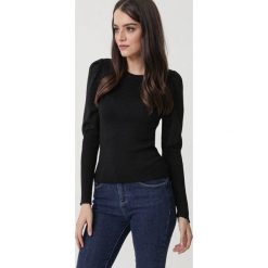 Czarny Sweter Warrane. Czarne swetry damskie Born2be, s, bez wzorów, z tkaniny, eleganckie, bez rękawów, bez kaptura. Za 119,99 zł.
