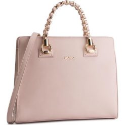 Torebka LIU JO - L Satchel N19099 E0040 Pearl Blush 41309. Różowe torebki klasyczne damskie marki Liu Jo, bez wzorów, ze skóry ekologicznej, klasyczne, bez dodatków. Za 739,00 zł.
