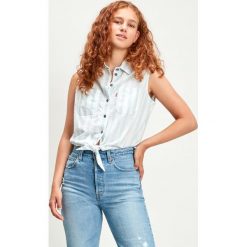 Levi's Alina Koszula Niebieski Biały. Niebieskie bluzki damskie Levi's®, s, w paski, z bawełny, bez kołnierzyka, z krótkim rękawem. Za 223,95 zł.