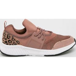 S. Oliver - Buty. Różowe buty sportowe damskie S.Oliver, bez wzorów, ze skóry, sportowe. W wyprzedaży za 199,90 zł.