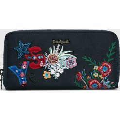 Desigual - Portfel. Niebieskie portfele damskie marki Desigual, z haftami, z poliesteru. W wyprzedaży za 179,90 zł.