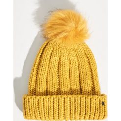 Czapka z pomponem - Zielony. Zielone czapki zimowe damskie Sinsay. Za 24,99 zł.
