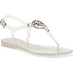 Sandały GUESS - Jacode FL6JAC RUB21 SILVE. Szare klapki damskie Guess, z aplikacjami, z tworzywa sztucznego, bez obcasa, na obcasie. W wyprzedaży za 239,00 zł.
