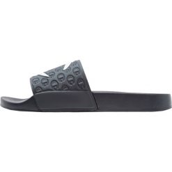 Champion Reverse Weave POOL SLIDES Sandały kąpielowe navy. Niebieskie kąpielówki męskie marki Champion Reverse Weave, z materiału. Za 129,00 zł.