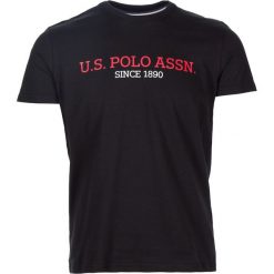 Koszulka w kolorze czarnym. Czarne koszulki męskie U.S. Polo Assn., s, z nadrukiem, z bawełny, z okrągłym kołnierzem, bez rękawów. W wyprzedaży za 85,95 zł.