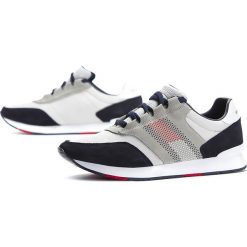 Tommy Hilfiger Corporate Material FM0FM02056-001. Trampki męskie TOMMY HILFIGER, bez wzorów, z zamszu, sportowe, bez zapięcia. W wyprzedaży za 279,99 zł.