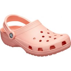 Crocs W Classic Clog 10001-737. Różowe klapki damskie Crocs, bez wzorów, z materiału, bez obcasa. W wyprzedaży za 149,99 zł.