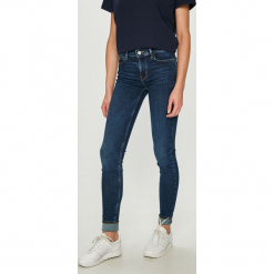 Levi's - Jeansy. Brązowe jeansy damskie rurki Levi's®. Za 399,90 zł.