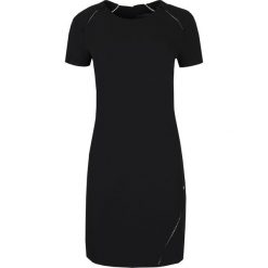 Sukienka Trussardi Jeans. Czarne kombinezony damskie Trussardi Jeans, na co dzień, bez wzorów, z jeansu, z włoskim kołnierzykiem, bez rękawów. Za 599,00 zł.