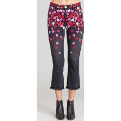 JEANSY SLIM FIT TRUSSARDI JEANS. Czarne jeansy damskie Trussardi Jeans, z haftami, z jeansu. Za 469,50 zł.