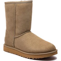 Buty UGG - W Classic Short II 1016223 W/Alp. Zielone buty zimowe damskie marki Ugg, ze skóry. Za 879,00 zł.