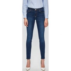 Tally Weijl - Jeansy. Niebieskie jeansy damskie TALLY WEIJL, bez wzorów, z elastanu, z obniżonym stanem. W wyprzedaży za 69,90 zł.