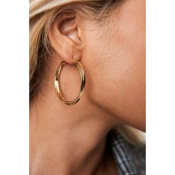 NA-KD Accessories Kolczyki koła Wavy Layered - Gold. Brązowe kolczyki damskie NA-KD Accessories. Za 32,00 zł.