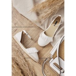 Białe Espadryle Better Me. Białe espadryle damskie Renee, bez wzorów, bez obcasa. W wyprzedaży za 69,99 zł.