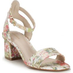 Buty damskie. Różowe klapki damskie Wittchen, w paski, ze skóry, bez obcasa, na obcasie. W wyprzedaży za 199,90 zł.