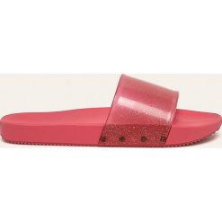 Zaxy - Klapki. Czerwone klapki damskie Zaxy, bez wzorów, z gumy, bez obcasa, na obcasie. W wyprzedaży za 99,90 zł.