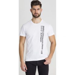 T-SHIRT VERSACE JEANS. Białe t-shirty męskie Versace Jeans, s, z nadrukiem, z bawełny, z okrągłym kołnierzem. Za 202,30 zł.