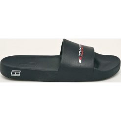 Tommy Sport - Klapki. Białe klapki damskie Tommy Sport, bez wzorów, z gumy, bez obcasa, na obcasie. W wyprzedaży za 159,90 zł.