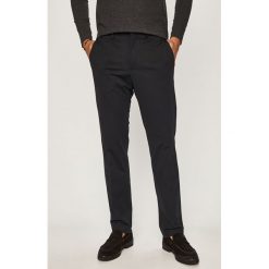 Marciano Guess - Spodnie. Czarne spodnie męskie z haftami, z bawełny, casualowe. W wyprzedaży za 299,90 zł.