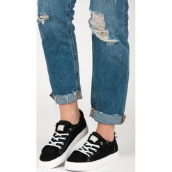 Czarne trampki JEZEBEL. Czarne trampki i tenisówki damskie marki Merg, bez wzorów, bez zapięcia. Za 69,90 zł.
