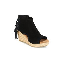 Sandały Minnetonka BLAIRE. Czarne sandały damskie marki Minnetonka. Za 370,30 zł.