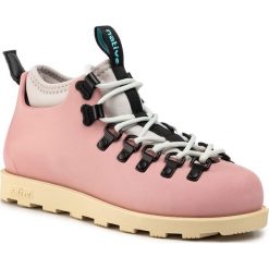 Trapery NATIVE - Fitzsimmons Citylite 31106800-5979 Rose Pink/Bone White. Różowe trapery damskie Native, z tworzywa sztucznego, bez obcasa, bez zapięcia. Za 429,00 zł.
