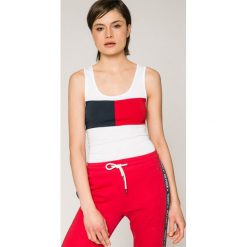 Tommy Hilfiger - Top. Szare topy damskie TOMMY HILFIGER, l, z bawełny, z okrągłym kołnierzem. W wyprzedaży za 159,90 zł.
