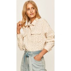 Levi's - Koszula jeansowa. Białe bluzki damskie Levi's®, na co dzień, s, w kwiaty, z bawełny, klasyczne, z klasycznym kołnierzykiem, z długim rękawem. Za 329,90 zł.