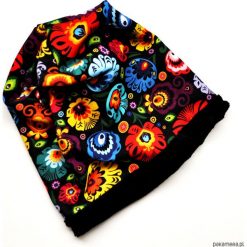 Dwustronna czapka BEANIE_FOLK. Czarne czapki zimowe damskie Pakamera. Za 60,00 zł.