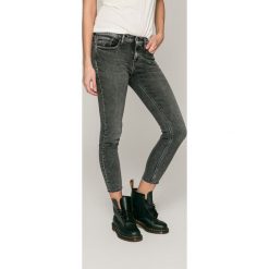 Calvin Klein Jeans - Jeansy Divisio. Białe jeansy damskie rurki Calvin Klein Jeans, z bawełny. W wyprzedaży za 399,90 zł.