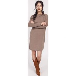 Sukienka dzianinowa do kolan mocca - l/xl. Sukienki damskie e-margeritka.pl, na co dzień, s, bez wzorów, z wiskozy, bez kołnierzyka, z długim rękawem, długie, midi, proste. Za 184,99 zł.