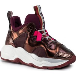 Sneakersy FABI - FD5908G Lamaxi Var. 27. Czerwone półbuty damskie Fabi, z zamszu. W wyprzedaży za 729,00 zł.
