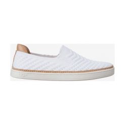 UGG Sammy Chevron Slip On Buty Biały. Białe trampki i tenisówki damskie Ugg, bez wzorów, z materiału, bez zapięcia. Za 447,95 zł.