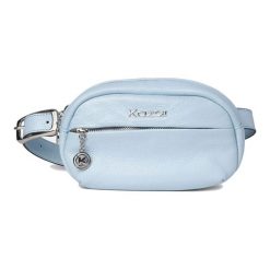 Skórzana saszetka w kolorze niebieskim - (S)20 x (W)13,5 x (G)7,5 cm. Niebieskie saszetki damskie Kazar, ze skóry. W wyprzedaży za 399,95 zł.
