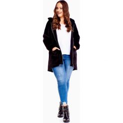 Pluszowa kurtka z kapturem czarny. Czarne kurtki damskie Tagless, plus size, bez wzorów, z elastanu, z kapturem. Za 240,72 zł.