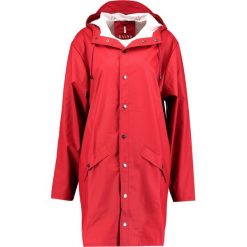 Rains Parka scarlet. Czerwone kurtki damskie marki Rains, s, bez wzorów, z poliesteru, bez kaptura. Za 389,00 zł.