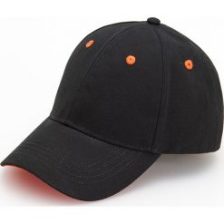 Czapka z daszkiem i neonowymi napisami - Czarny. Czarne czapki męskie Reserved, z napisami. Za 29,99 zł.