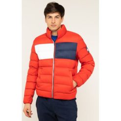 Kurtka puchowa Tommy Jeans Tjm Essential DM0DM07364. Czerwone kurtki męskie Tommy Jeans, xxl, bez wzorów, z jeansu, bez kaptura. W wyprzedaży za 629,00 zł.