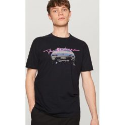 T-shirty męskie z nadrukiem: T-shirt z nadrukiem the midnight – Szary