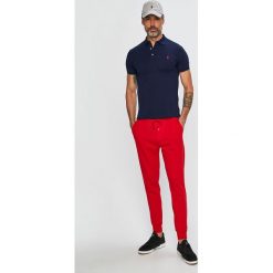Polo Ralph Lauren - Spodnie. Czerwone spodnie męskie Polo Ralph Lauren, na co dzień, s, bez wzorów, z elastanu, casualowe. Za 469,90 zł.