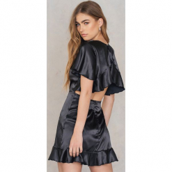 Lioness Sukienka Garden Party - Black. Czarne sukienki na komunię marki Lioness, na imprezę, z poliesteru, z falbankami. W wyprzedaży za 85,19 zł.