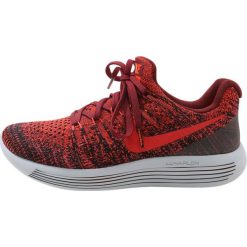 Nike Performance LUNAREPIC LOW FLYKNIT 2 GS Obuwie do biegania treningowe dark team red/chile red/total crimson/black. Czerwone buty do biegania damskie Nike Performance, z materiału. W wyprzedaży za 301,95 zł.