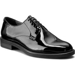 Oxfordy VAGABOND - Amina 4203-260-20 Black. Czarne półbuty damskie Vagabond, bez obcasa, na obcasie, bez zapięcia. W wyprzedaży za 289,00 zł.