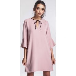 Jasnoróżowa Sukienka Serious. Różowe sukienki damskie other, na imprezę, s, bez wzorów, z falbankami, bez rękawów, mini. Za 79,99 zł.