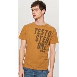 T-shirt z nadrukiem - Brązowy. Pomarańczowe t-shirty damskie Reserved, s, z nadrukiem, bez kołnierzyka. Za 29,99 zł.