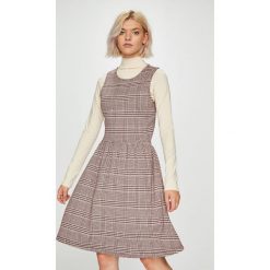 Only - Sukienka Vigga. Szare sukienki dzianinowe ONLY, na co dzień, l, casualowe, z okrągłym kołnierzem, mini, rozkloszowane. Za 119,90 zł.