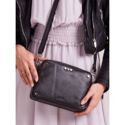 ROVICKY TOREBKA DAMSKA SKÓRZANA TORBA LISTONOSZKA. Czarne listonoszki damskie ROVICKY, na co dzień, w paski, ze skóry, eleganckie, na ramię, małe, bez dodatków. Za 169,90 zł.