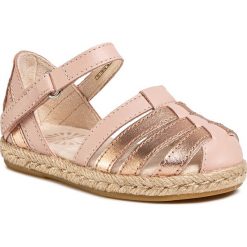 Espadryle UGG - T Matilde Metallic 1015812T Cmr. Różowe sandały dziewczęce Ugg, ze skóry, bez zapięcia. Za 259,00 zł.