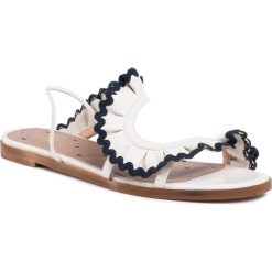 Sandały RED VALENTINO - TQ0S0D69 Latte/Bl 031. Białe klapki damskie Red Valentino, bez wzorów, ze skóry, bez obcasa. W wyprzedaży za 749,00 zł.
