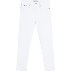 Białe jeansy slim comfort. Białe jeansy męskie marki Pull&Bear, m, bez wzorów. Za 62,90 zł.